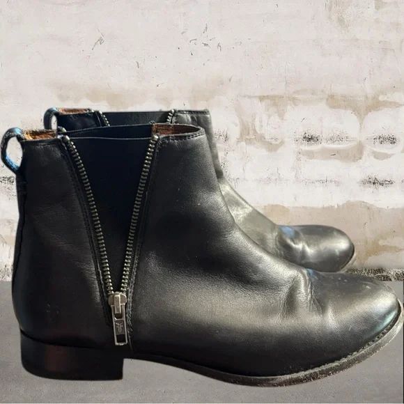 Frye Carly Leather Zip Chelsea Booties Black Size 9.5 - Picture 4 of 9